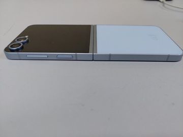 Б/в Мобільний телефон Samsung galaxy flip6 12/256gb 01-200880664