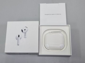 Б/в Навушники Apple airpods 4 with active noise cancellation 01-201035438