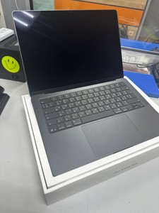 Б/в Ноутбук Apple macbook pro 14" late 2025 01-201101374