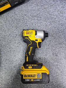 01-200637513: Dewalt dcf620 + dcf840 + акб 1,5 ач + акб 4,0 ач + зп