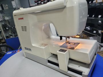 01-200621185: Janome 300e memory craft