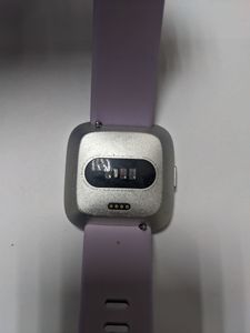 01-200784845: Fitbit versa lite