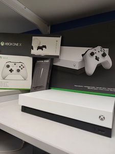 Б/в Ігрова приставка Microsoft xbox one x 1tb 01-200785575