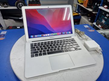 Б/в Ноутбук Apple macbook air 13.3" a1466/ core i7 2.2ghz/ ram8gb/ ssd120gb/ hd6000 01-200901464