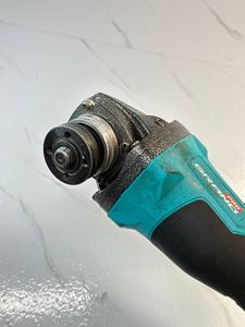 Б/у Угловая шлифмашина Grand мшу-20bl pro 1акб 4ah зп 01-200910093