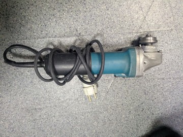 Б/у Угловая шлифмашина Makita 9558hn 01-200938805