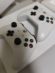 Б/в Ігрова приставка Microsoft xbox one x 1tb 01-200785575