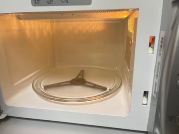 Б/в Мікрохвильова піч Whirlpool amw201/1/1wp/alu 01-200833635