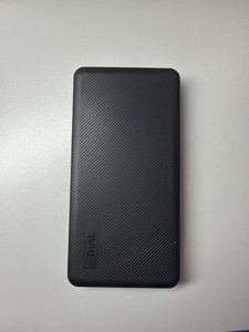 Б/в Повербанк Trust 20000mah 01-200974028
