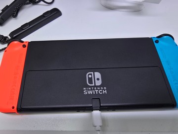 Б/у Игровая приставка Nintendo switch oled 01-201006325