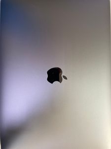 Б/у Ноутбук Apple екр. 15,4/ core i7 2,7ghz/ ram16gb/ ssd512gb/ amd pro455 2gb/touch bar 01-200844819