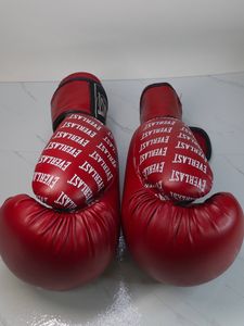 Б/у Боксерские перчатки Everlast 10 oz червоні 01-200887716