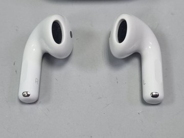 Б/в Навушники Apple airpods 4 with active noise cancellation 01-201035438