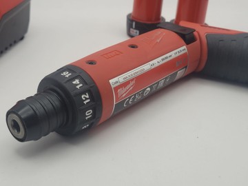 Б/в Шурупокрут Milwaukee m4 d-202b 01-201004265