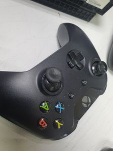 01-200745422: Microsoft xbox one x 1tb