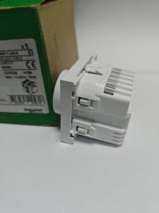 Б/у Поворотный светорегулятор Schneider Electric nu351418 01-200850996