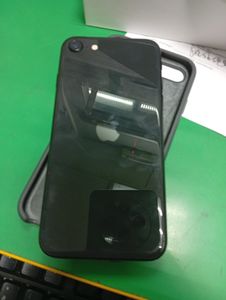 Б/в Мобільний телефон Apple iphone se 2020 64gb 01-200852077