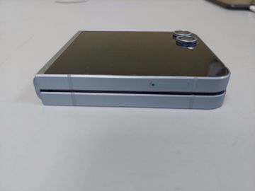 Б/в Мобільний телефон Samsung galaxy flip6 12/256gb 01-200880664