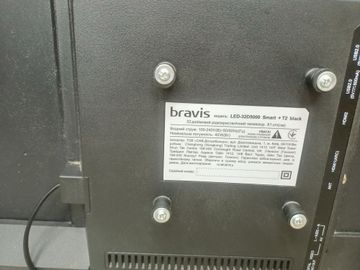 Б/в Телевізор Bravis led-32d5000 smart + t2 01-200911713