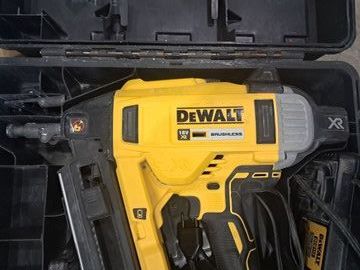 Б/у Степлер под гвозди Dewalt dcn890 1акб 5ah зп 01-200924635
