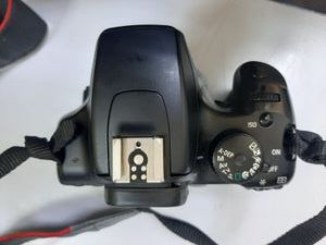 01-200738050: Canon eos 1000d body