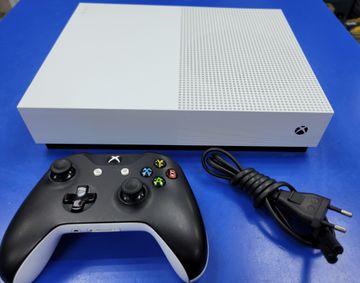 01-200590838: Microsoft xbox one s 1tb