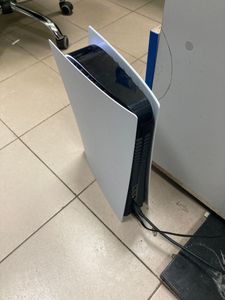 Б/у Игровая приставка Sony playstation 5 digital edition 825gb / 2 джойстика 01-200912395