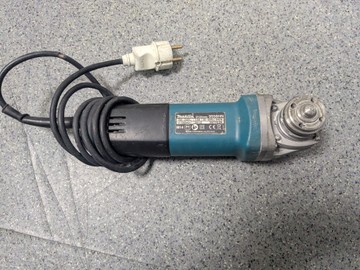 Б/у Угловая шлифмашина Makita 9558hn 01-200938805