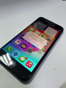 Б/в Мобільний телефон Apple iphone se 2020 64gb 01-200862859