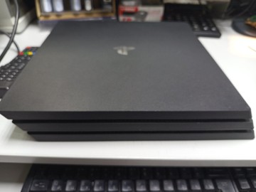 Б/у Игровая приставка Sony playstation 4 pro 1tb 01-200946219