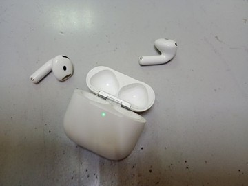 Б/в Навушники Apple airpods 4 01-200965989