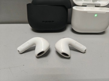 Б/в Навушники Apple airpods 4 01-200998844