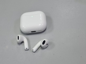 Б/в Навушники Apple airpods 4 with active noise cancellation 01-201035438