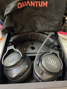 01-200744784: Jbl quantum 610