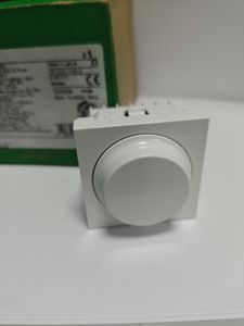 Б/у Поворотный светорегулятор Schneider Electric nu351418 01-200850996