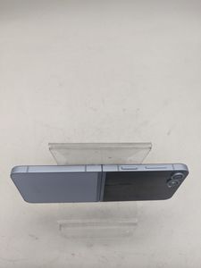 Б/в Мобільний телефон Samsung galaxy flip6 12/256gb 01-200884498