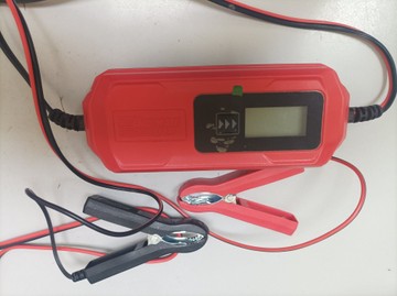 Б/в Автомобільний зарядний пристрій Ultimate Speed ulgd 5.0 ??d2 6v/12v 01-200955165