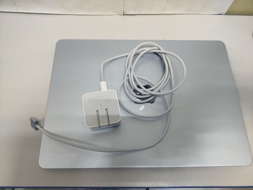 Б/у Ноутбук Apple macbook air 13,6" 2025 / m4/ 10 core gpu/ ram16g/ ssd512gb 01-201102831