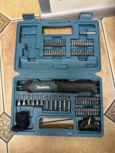 Б/в Шурупокрут Makita df001d 01-201146216