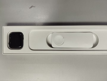 Б/в Смарт-годинник Apple apple watch series 6 gps + cellular 40mm aluminium case 01-201161843