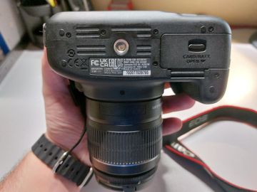 Б/в Фотоапарат Canon eos 2000d kit ef-s 18-55mm f/3.5-5.6 iii 01-200803970