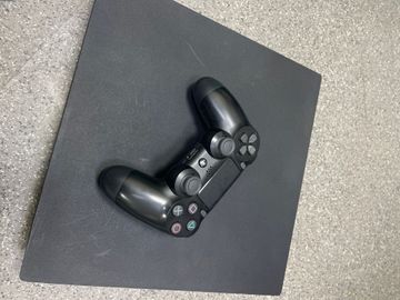 Б/у Игровая приставка Sony playstation 4 pro 01-200839087