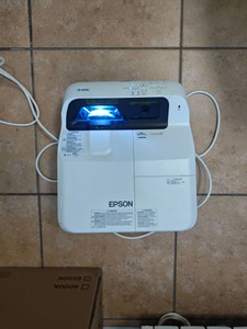 Б/в Проектор Epson eb-685wi 01-201001704