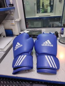 Adidas 10 oz