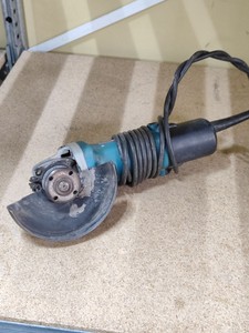 Б/у Шлифмашина угловая Makita 9522nb 01-201127113