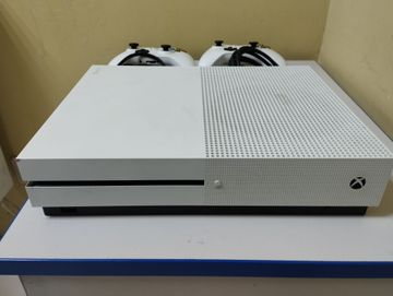 01-200769594: Microsoft xbox one x 500gb