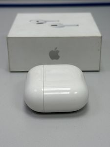 01-200778544: Apple airpods 4 with active noise cancellation