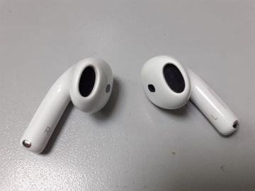 01-200789693: Apple airpods 4 with active noise cancellation