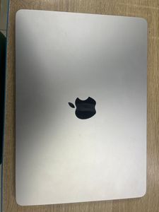01-200796542: Apple macbook air 13,6" m2 2022