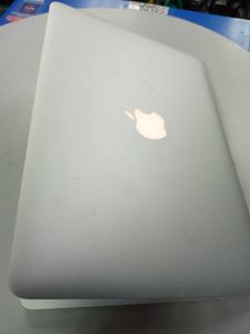 Б/у Ноутбук Apple macbook pro /a1502 /екр 13,3 /core i5 2.4ghz /ram8gb /ssd256gb /intel iris 1536mb 01-200807902